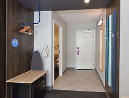 Tru by Hilton Lawrence