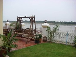 Keerawan House Rim Khong