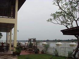 Keerawan House Rim Khong