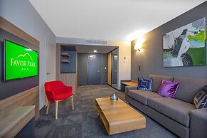 Favor Park Hotel