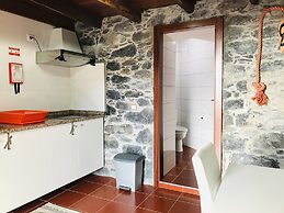 Casa do Lugar da Ribeira by Madeira-AL