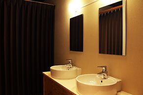 Travel&Book Hotel Hulaton Cabin Takamatsu - Hostel