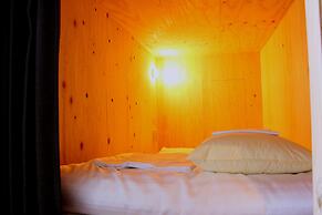 Travel&Book Hotel Hulaton Cabin Takamatsu - Hostel