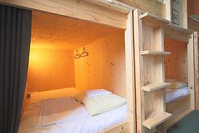 Travel&Book Hotel Hulaton Cabin Takamatsu - Hostel