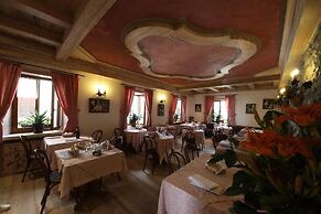 Albergo Centrale Forni