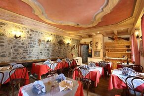 Albergo Centrale Forni