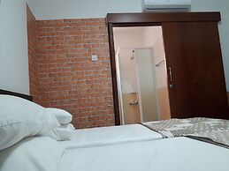 Marina's Rooms