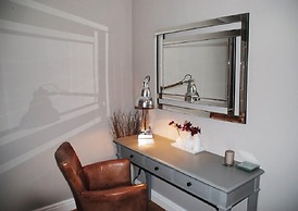 Elizabeth Court House