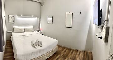 Hobnob Hostel - Adults Only