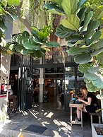 Hobnob Hostel - Adults Only