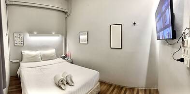 Hobnob Hostel - Adults Only