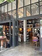 Hobnob Hostel - Adults Only