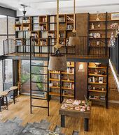 Hobnob Hostel - Adults Only