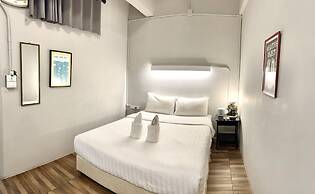 Hobnob Hostel - Adults Only