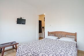 Indopurejoy House - Komala Indah Cottages - Hostel