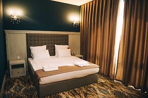Emerald Suite Hotel