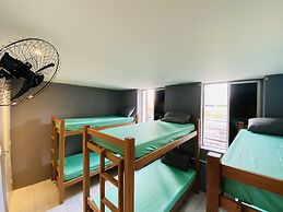 Reef Hostel & Pousada