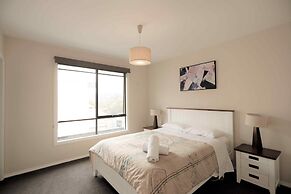 Apollo Bay Seal Apartments