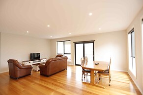 Apollo Bay Seal Apartments