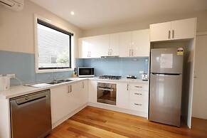 Apollo Bay Seal Apartments