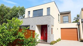 Apollo Bay Seal Apartments