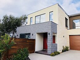 Apollo Bay Seal Apartments