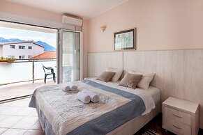 Mila & Aleksandr Apartments
