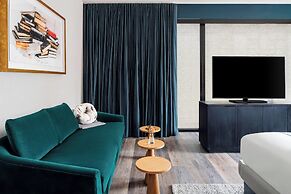 The Oaklander Hotel, Autograph Collection