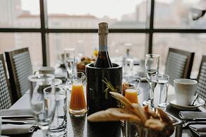 The Oaklander Hotel, Autograph Collection