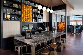 The Oaklander Hotel, Autograph Collection