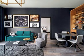 The Oaklander Hotel, Autograph Collection