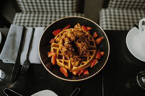 The Oaklander Hotel, Autograph Collection