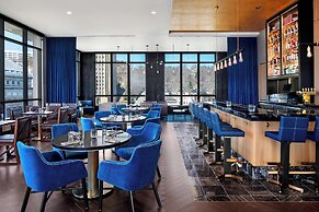 The Oaklander Hotel, Autograph Collection