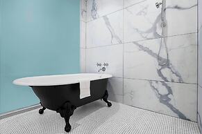 The Oaklander Hotel, Autograph Collection