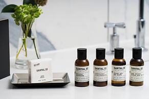 The Oaklander Hotel, Autograph Collection