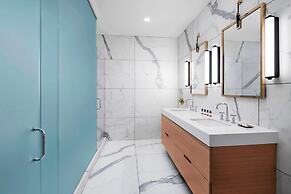 The Oaklander Hotel, Autograph Collection