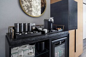 The Oaklander Hotel, Autograph Collection