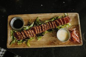 The Oaklander Hotel, Autograph Collection