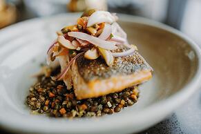 The Oaklander Hotel, Autograph Collection