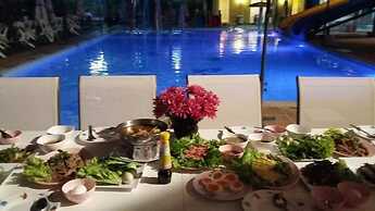 Turfan Hotel and Tigger Park