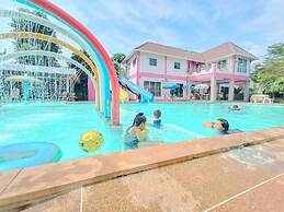 Turfan Hotel and Tigger Park