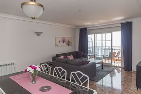 Beachfront 4BR Big groups or 2 families