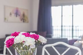 Beachfront 4BR Big groups or 2 families