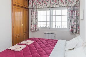 Beachfront 4BR Big groups or 2 families