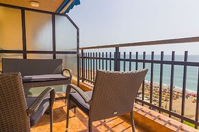 Beachfront 4BR Big groups or 2 families