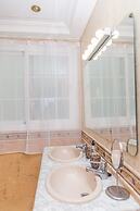 Beachfront 4BR Big groups or 2 families