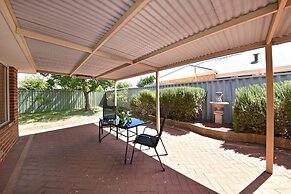 Redcliff Home Close to City & Airport