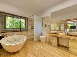 Kuredhivaru Resort & Spa Maldives