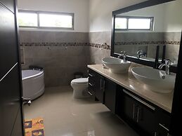 Las Yagrumas Condo Escazu