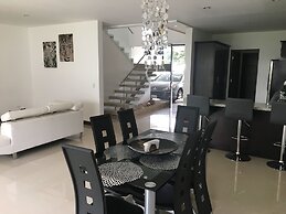 Las Yagrumas Condo Escazu